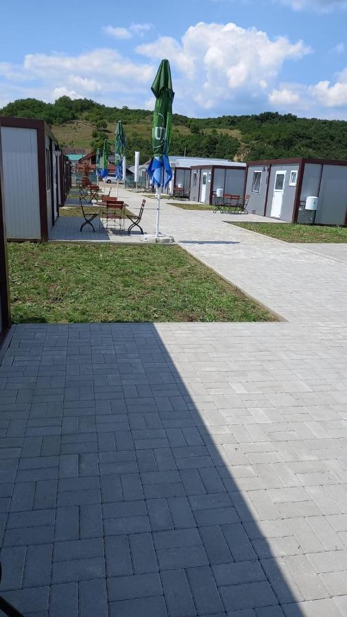 Отель Glamtainer Court Curteni Экстерьер фото